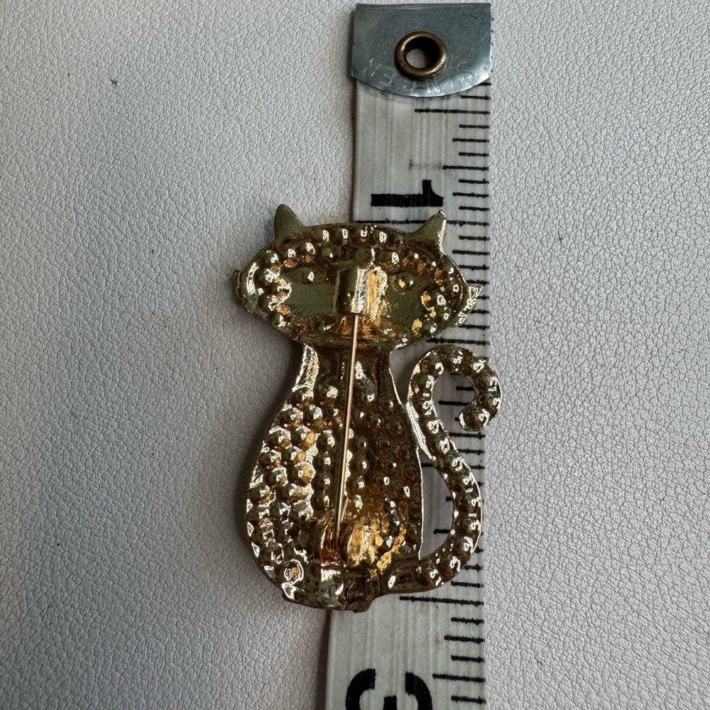 Elegant Gold and Purple Cat Brooch - Picture 2 of 2